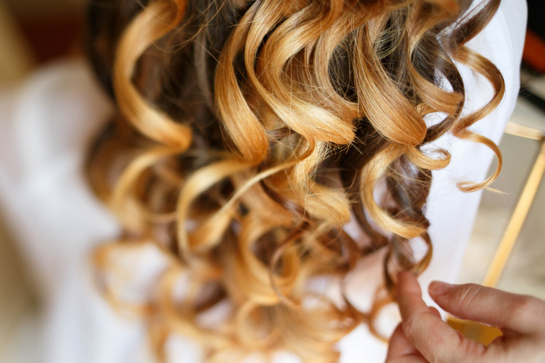 Stylish Curling Hairstyle for Bride